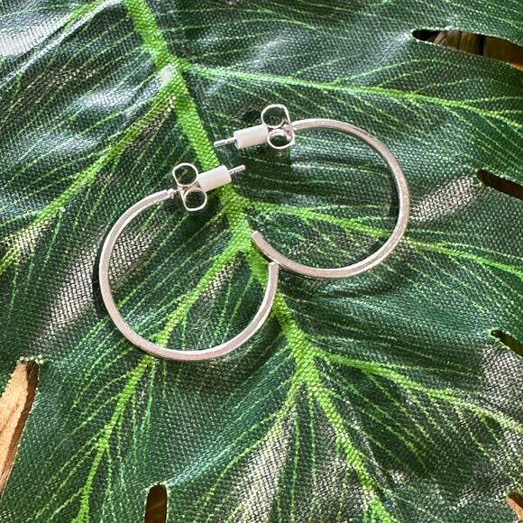 BOGO FREE Torrid silver 1 inch hoop earrings minimalist never worn - Picture 3 of 3